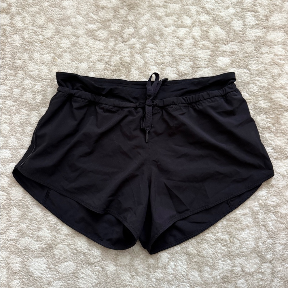 lululemon athletica Black Women’s Shorts - Size 6